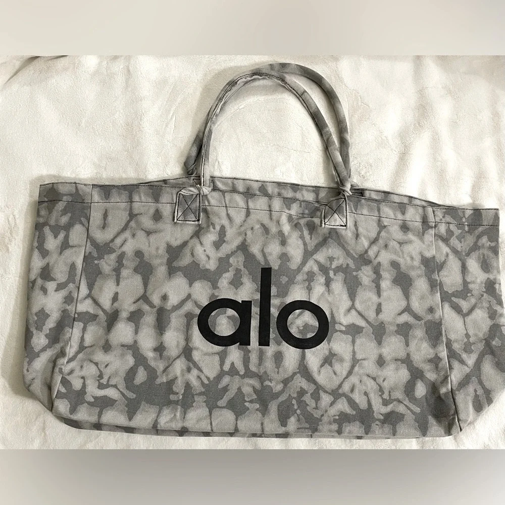 ALO Yoga nwt alo